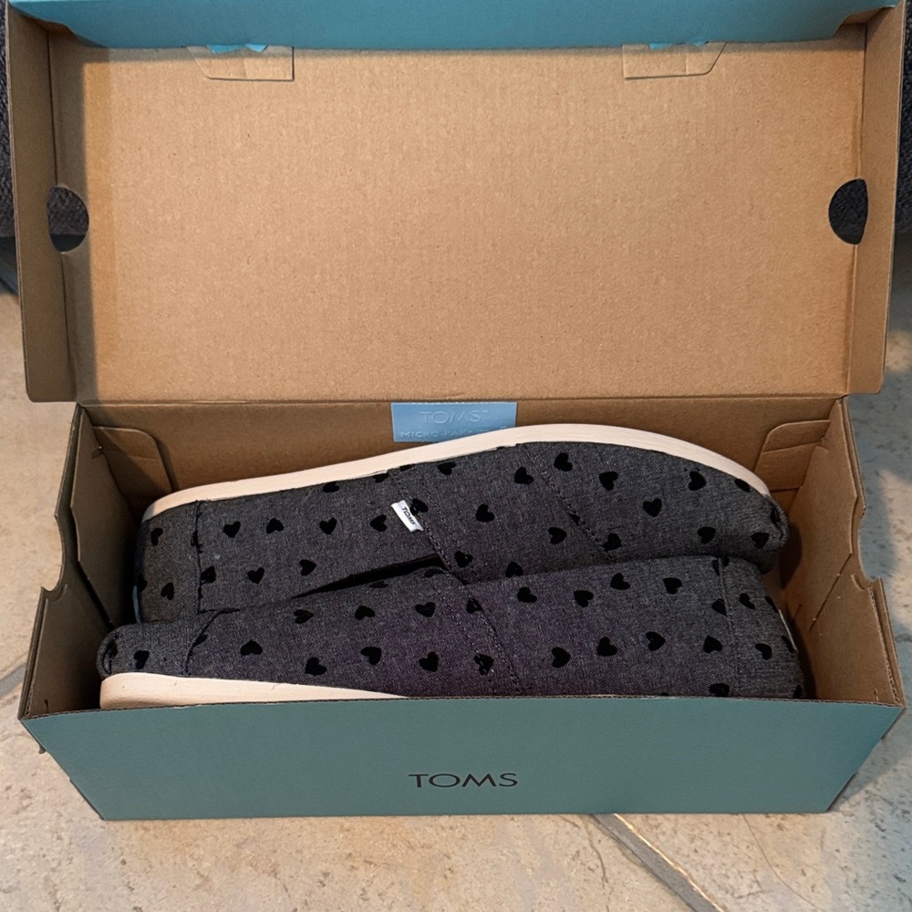 TOMS Charcoal Heart Print Slip-Ons